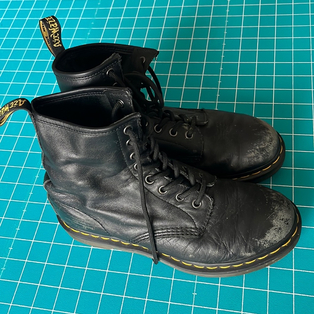 Women’s Black Dr. Martens!